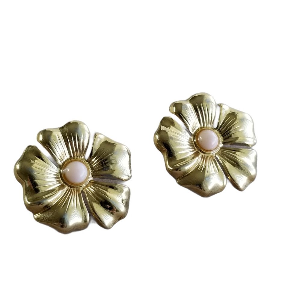 Vintage Flower Clip On Earrings Gold Toned Metal with Pink Center Floral Jewelry